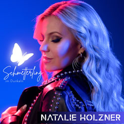 Natalie Holzner - Schmetterling im Dunkeln